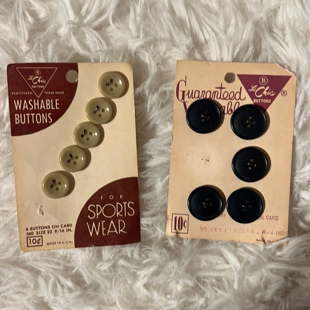 1940’s Le Chic vintage buttons